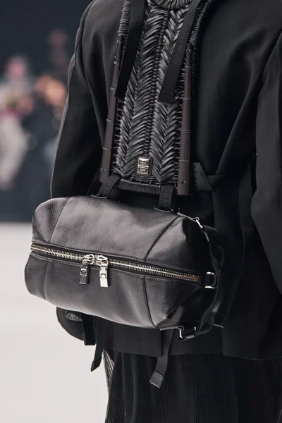 Look 10